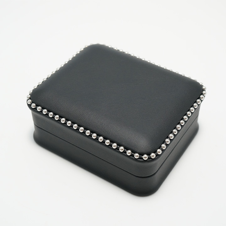 STUDS ACC CASE/BLACK