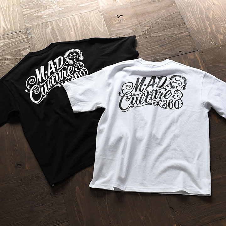 M.A.D CULTURE 360】 calligraph Tシャツ